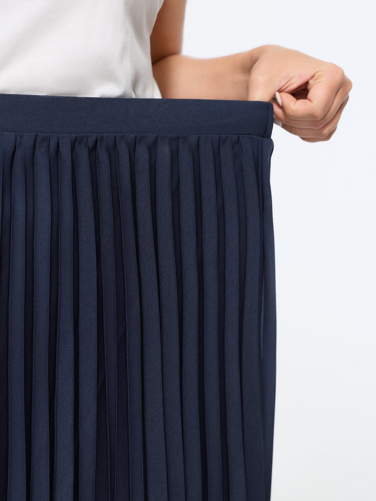 Solid Pleated Flowy Midi Skirt