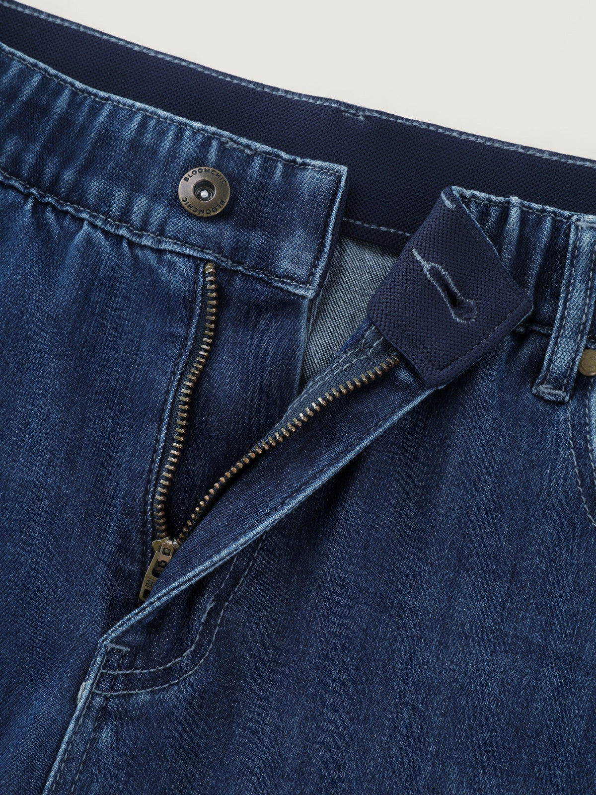 Stretchy Washed Pockets Straight Leg Jeans